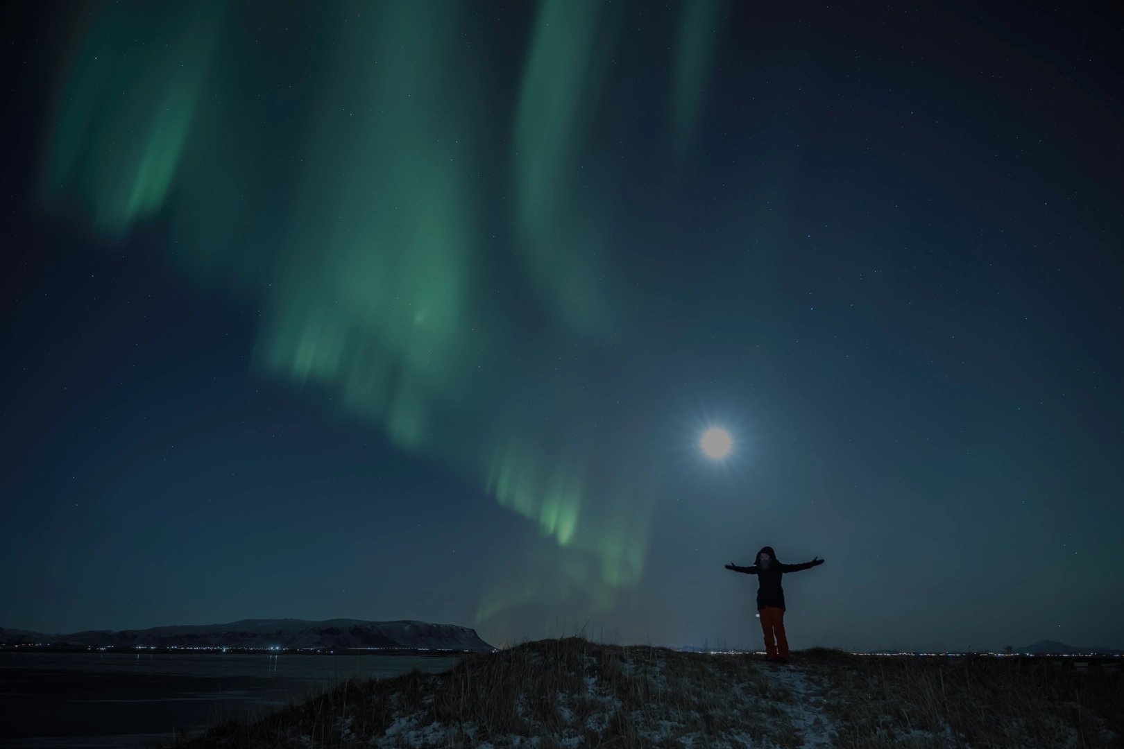 Breathtaking aurora borealis over Icelandic mountains