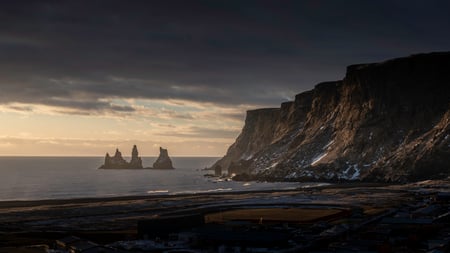 The beautiful beach of Reynisfjara seen from the heights of Vík