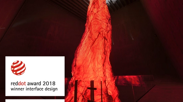 Earthquake simulator platform with safety features