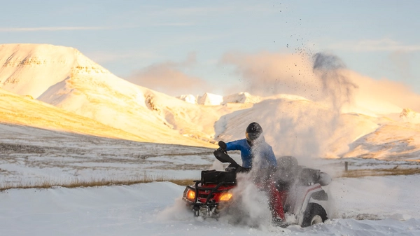 Panoramic glacier views of Eyjafjallajökull from Hengill mountain paths