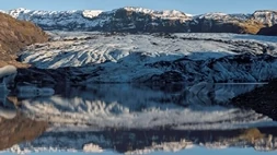 Beautoful reflection of the edge of the Sólheimajökull glacier